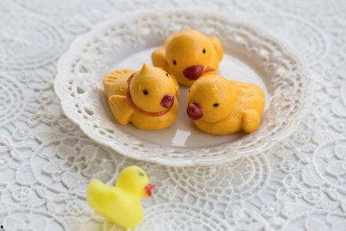 小黄鸭玩吃瓜视频,趣味横生引人捧腹