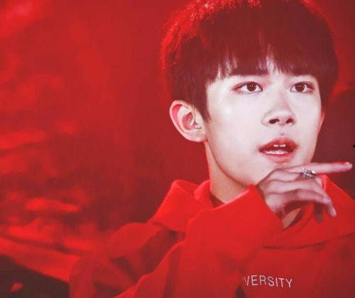 易烊千玺吃哈密瓜视频